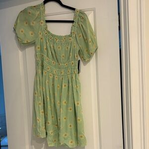 Green Daisy Print Puff Sleeve Dress